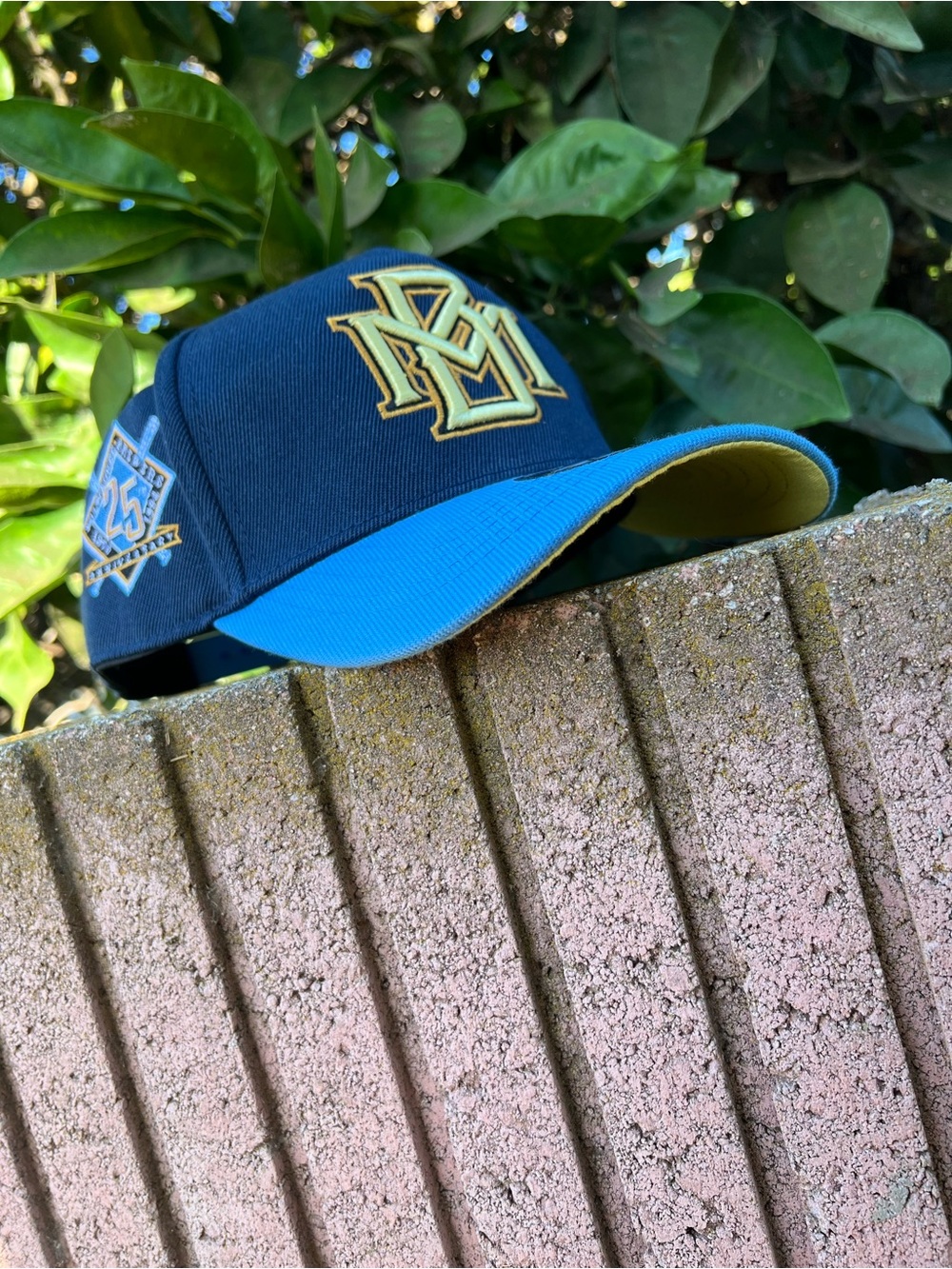 MILWAUKEE BREWERS CURVED BILL SNAPBACK HAT
